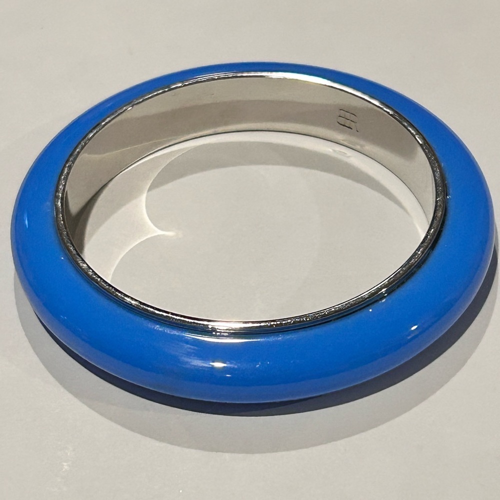 Banana Republic Bangle Bracelet. Blue Resin and BR Signed 
NWOT